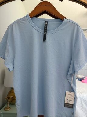 Vuori Crystal blue feather classic tee womens  Short Sleeve